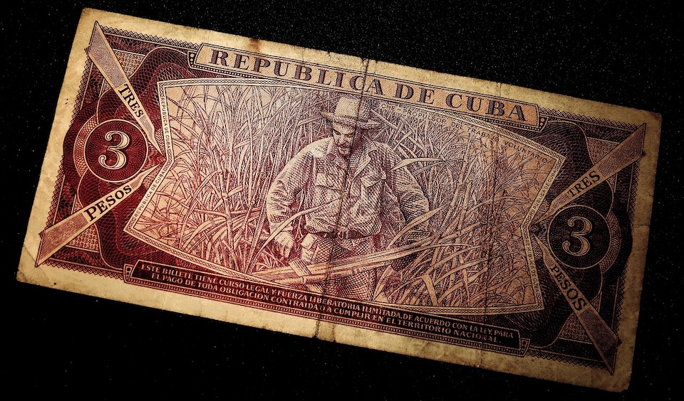 Cuban 3-peso banknote featuring Che Guevara harvesting sugarcane